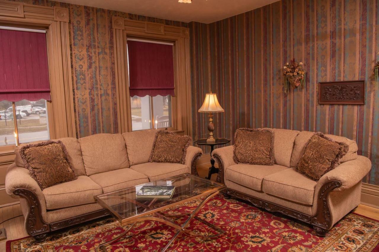 Grape Arbor Bed & Breakfast 2*