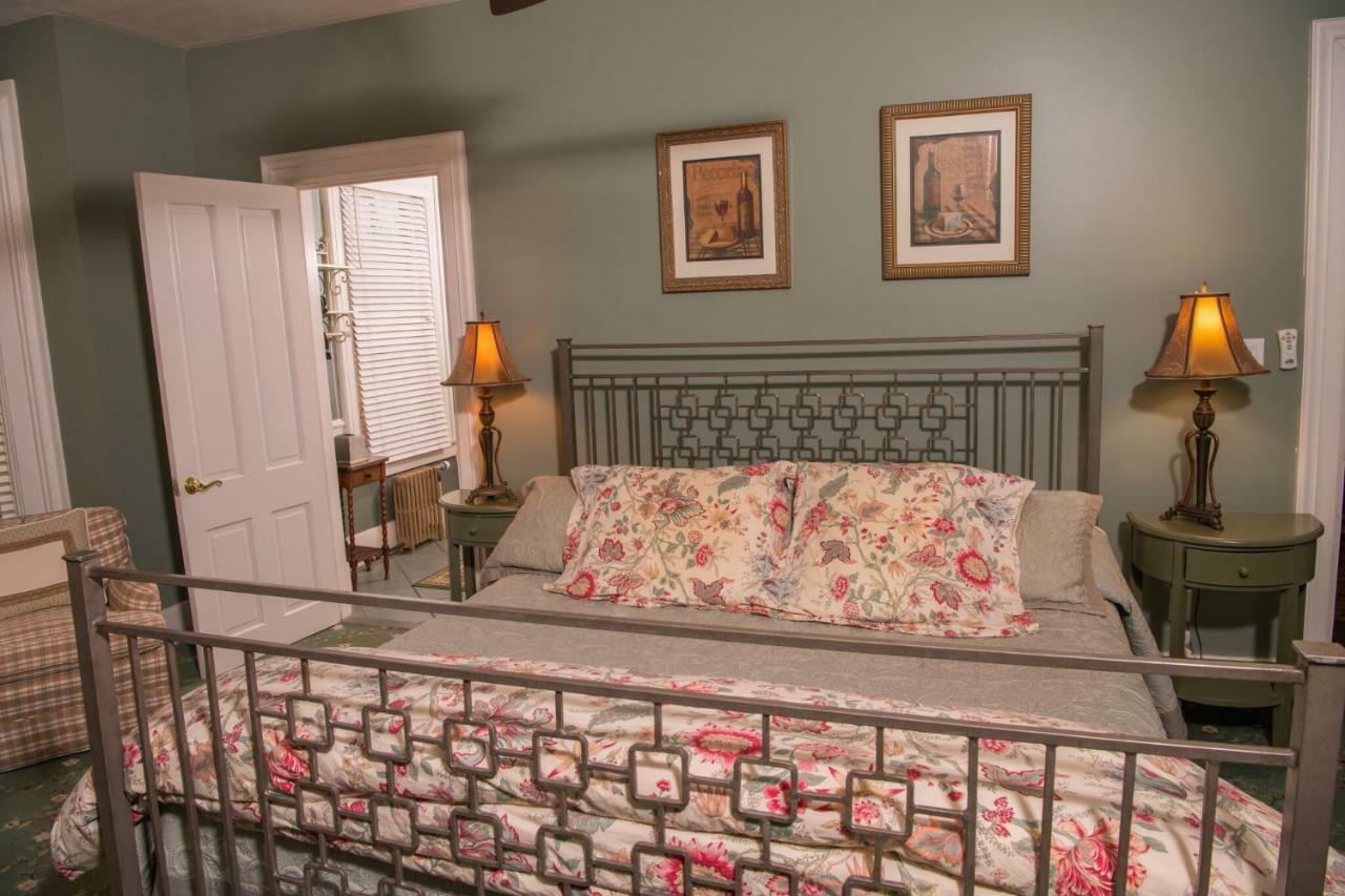 Grape Arbor Bed & Breakfast North East